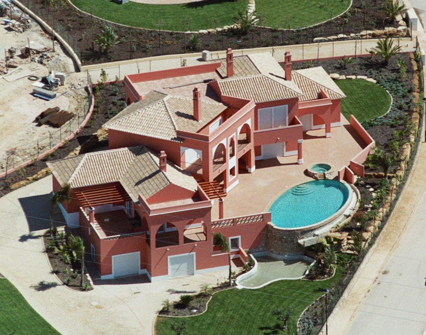 Vista aérea da moradia e piscina na Quinta do Monte Funchal
