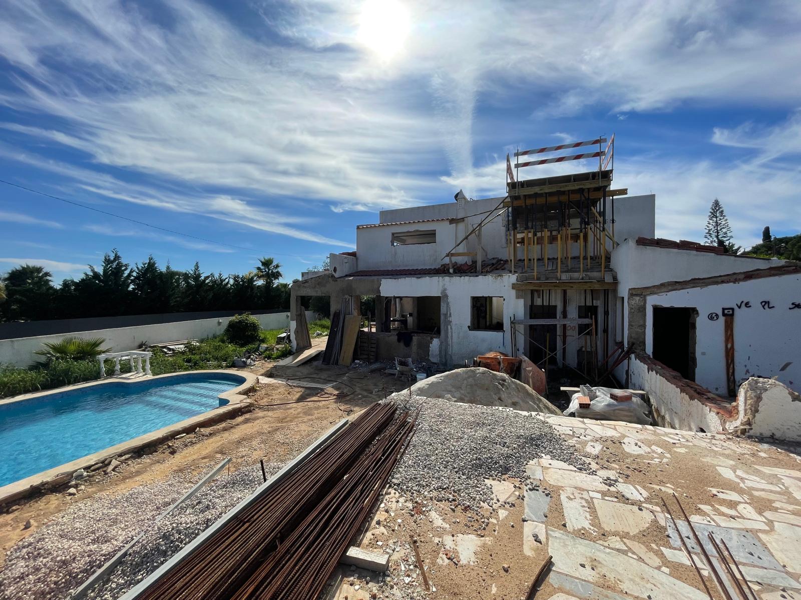 Vale Centeanes during construction